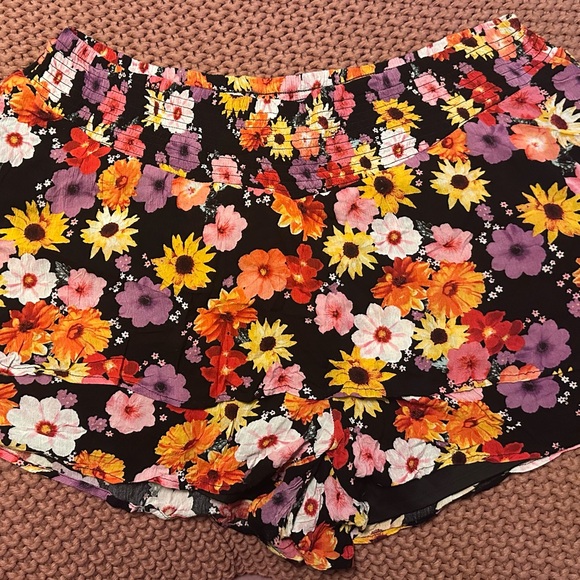 Torrid Floral Ruffle Short - Picture 3 of 8